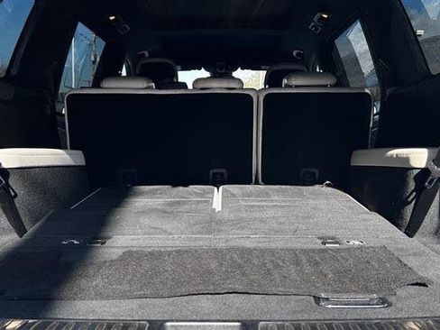 Used 2015 Mercedes-Benz GL 550 4MATIC w/ Driver Assistance Package image 15