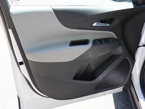 Used 2024 Chevrolet Equinox LS FWD image 13