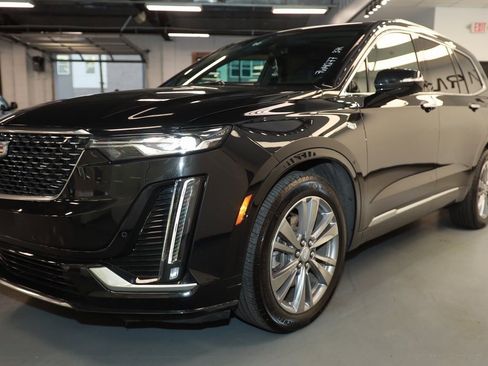 Used 2025 Cadillac XT6 Premium Luxury image 2