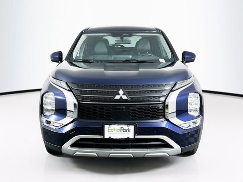 Used 2024 Mitsubishi Outlander SE FWD image 2