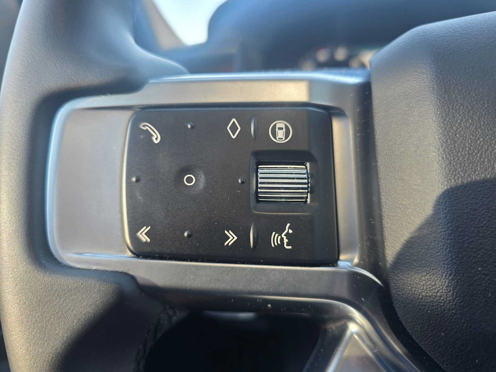 Used 2025 Land Rover Discovery Dynamic SE AWD/4WD image 32