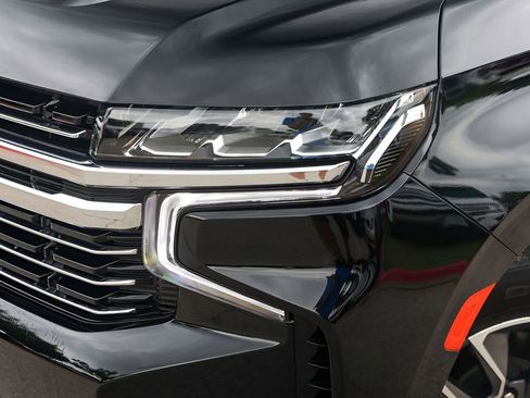 Used 2024 Chevrolet Tahoe LT w/ Luxury Package RWD image 3