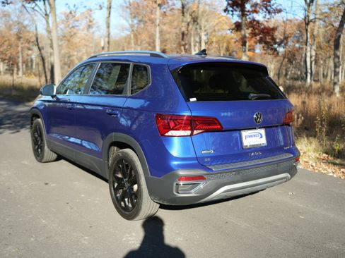 Used 2023 Volkswagen Taos SE w/ Panoramic Sunroof Package image 5