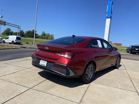 Used 2024 Hyundai Elantra SEL FWD image 13
