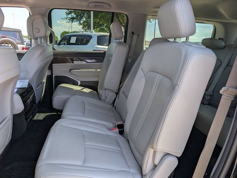 Used 2022 Jeep Wagoneer Series III AWD/4WD image 27