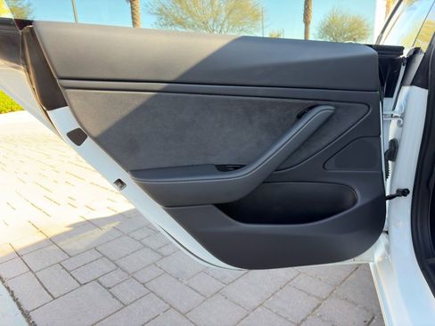 Used 2018 Tesla Model 3 Mid Range image 9