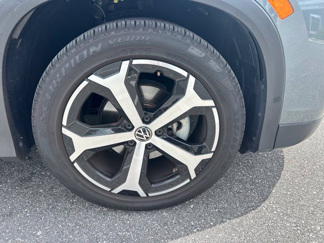 Certified 2026 Volkswagen Tiguan SE w/ Panoramic Sunroof Package FWD image 18