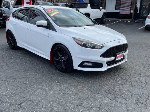 Used 2016 Ford Focus ST w/ Equipment Group 401A image 7