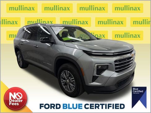 Used 2026 Chevrolet Traverse LT FWD image 1