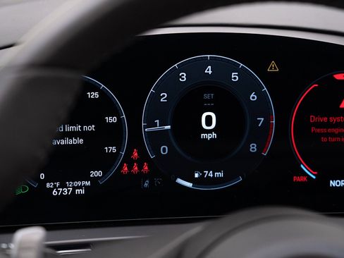 Used 2025 Porsche Cayenne S image 23