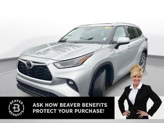 Used 2023 Toyota Highlander XLE FWD video 1