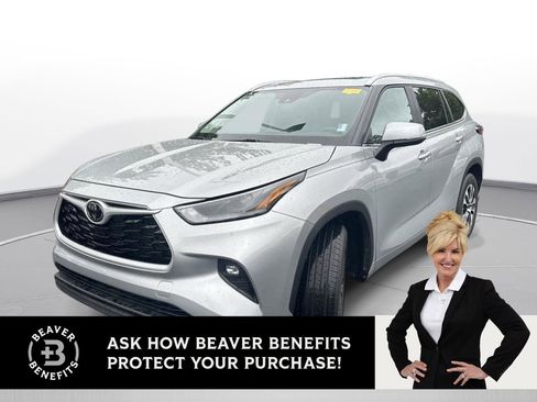 Used 2023 Toyota Highlander XLE FWD image 1