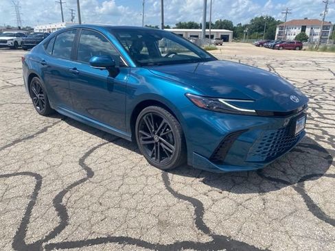 Used 2025 Toyota Camry XSE w/ Premium Plus Package AWD/4WD image 3