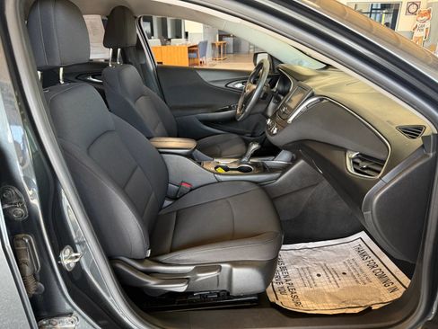 Used 2016 Chevrolet Malibu LT FWD image 11