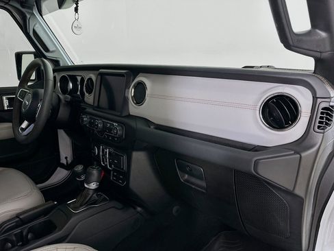 Used 2023 Jeep Wrangler Unlimited Sahara AWD/4WD image 29