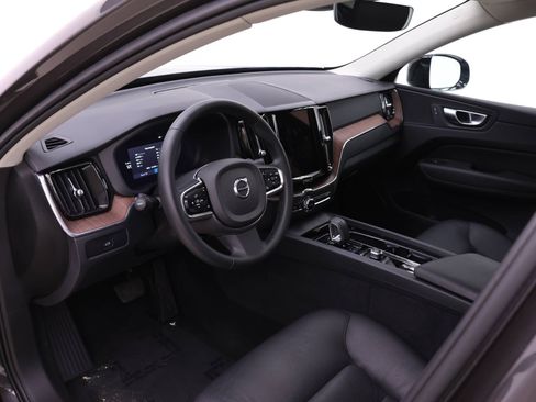 Certified 2024 Volvo XC60 B5 Plus image 6