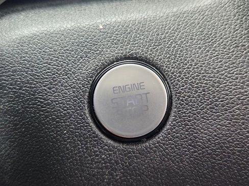 Used 2023 Kia Sorento S image 8