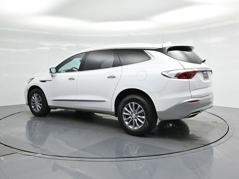 Used 2022 Buick Enclave Essence image 7