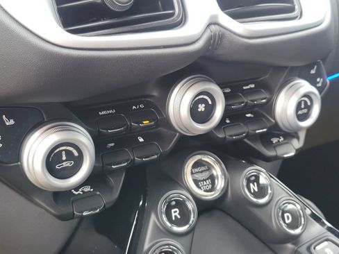 Used 2023 Aston Martin V8 Vantage Coupe RWD image 28