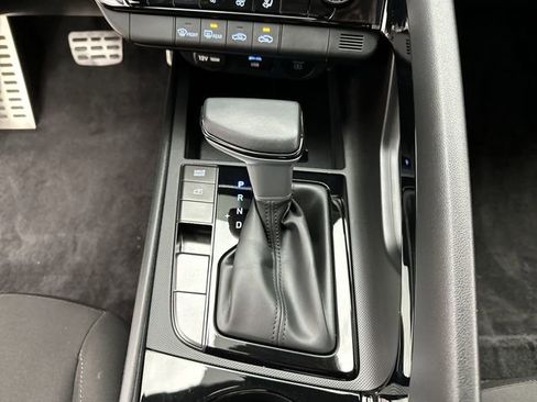 Certified 2025 Hyundai Elantra SEL image 20