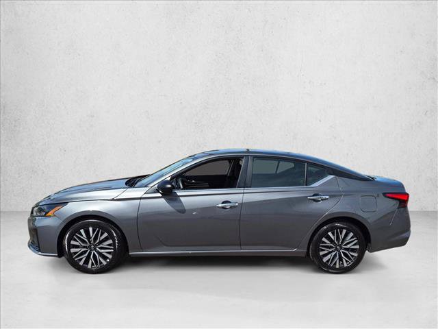 Used 2025 Nissan Altima 2.5 SV FWD image 9