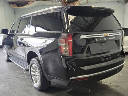 Used 2023 Chevrolet Suburban LT w/ Luxury Package image 2