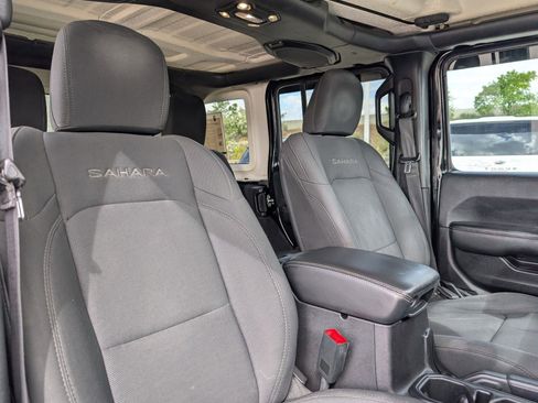 Used 2019 Jeep Wrangler Unlimited Sahara w/ Uconnect 4C Nav & Sound Group AWD/4WD image 26
