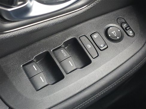 Used 2023 Honda HR-V LX image 13