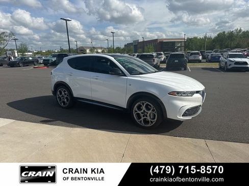 Used 2024 Alfa Romeo Tonale Ti w/ Premium Interior Package image 11