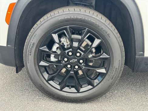 Used 2025 Chevrolet Traverse LT w/ Midnight/Sport Edition FWD image 9