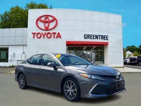 Used 2021 Toyota Camry XLE image 1