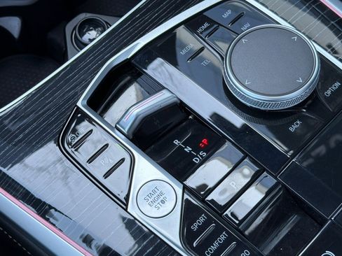 Certified 2024 BMW X5 xDrive40i w/ M Sport Package image 28