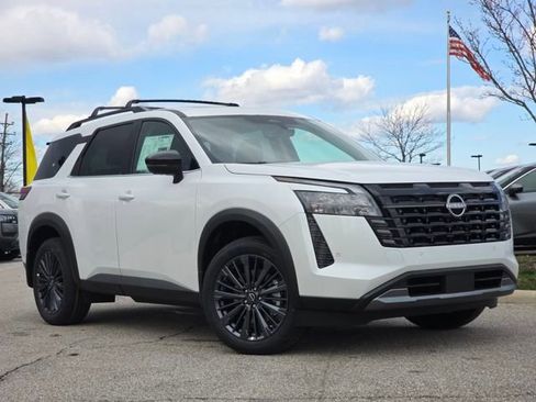 New 2026 Nissan Pathfinder SL image 2