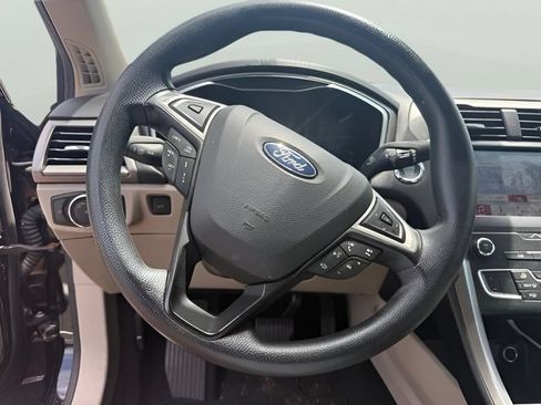 Used 2019 Ford Fusion SE FWD image 11