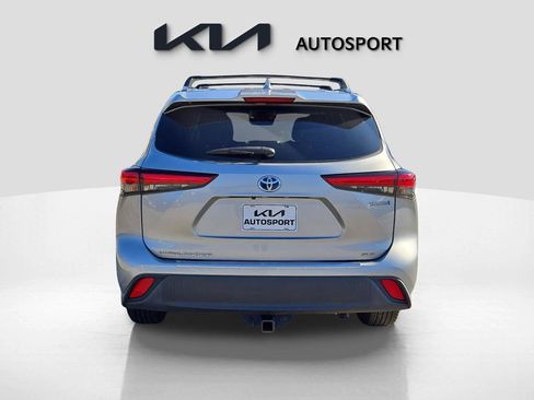 Used 2021 Toyota Highlander XLE image 9