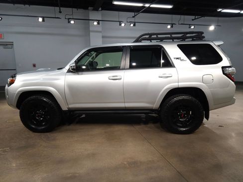 Used 2022 Toyota 4Runner TRD Off-Road Premium AWD/4WD image 4