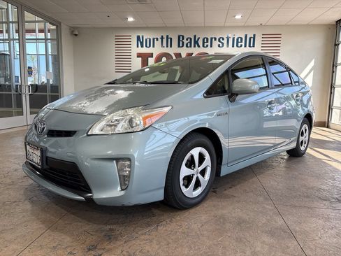 Used 2015 Toyota Prius Four FWD image 1
