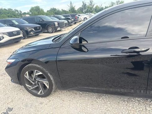 Used 2025 Hyundai Elantra Sport FWD image 10