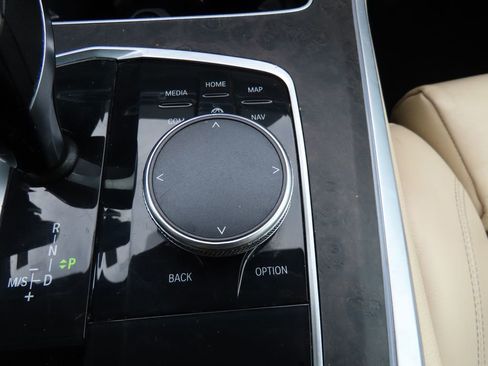 Used 2022 BMW X5 xDrive40i w/ Premium Package image 32