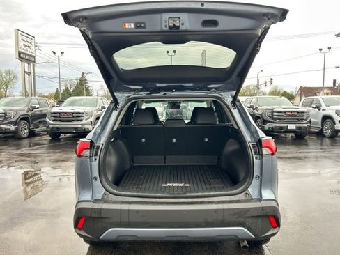 Used 2026 Toyota Corolla Cross XLE w/ Convenience Package image 9