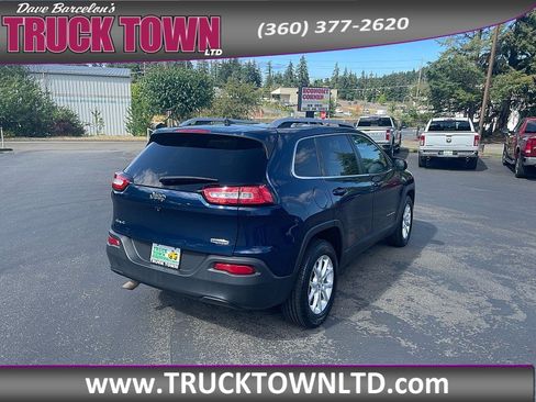 Used 2018 Jeep Cherokee Latitude Plus AWD/4WD image 5