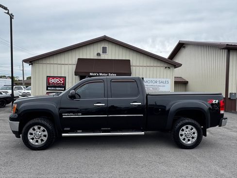 Used 2011 GMC Sierra 2500 Denali w/ LPO, Protection Package AWD/4WD image 2