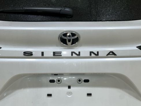New 2026 Toyota Sienna XLE image 7