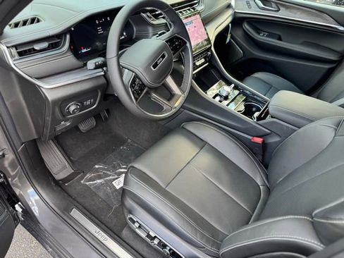 New 2025 Jeep Grand Cherokee Overland w/ Luxury Tech Group IV image 19