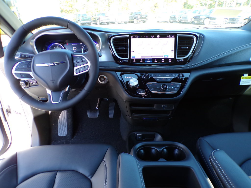 New 2026 Chrysler Pacifica Select FWD image 8