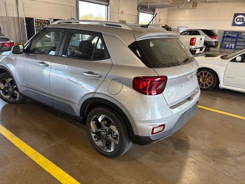 Used 2026 Hyundai Venue SEL FWD image 7