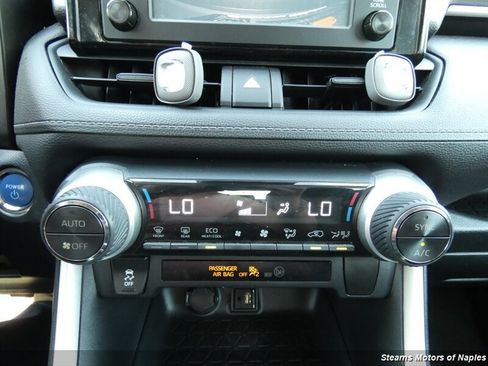 Used 2019 Toyota RAV4 XLE AWD/4WD image 27