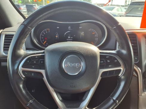 Used 2021 Jeep Grand Cherokee Laredo image 28