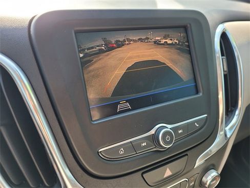 Used 2021 Chevrolet Equinox LS image 33