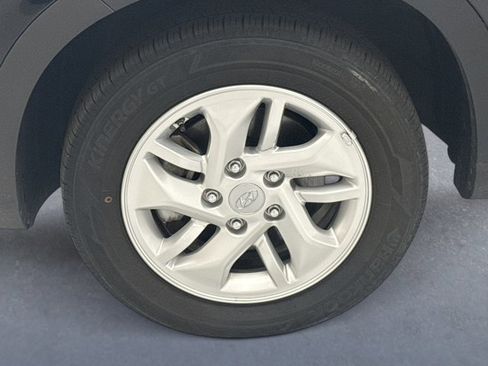 Used 2022 Hyundai Venue SE image 21